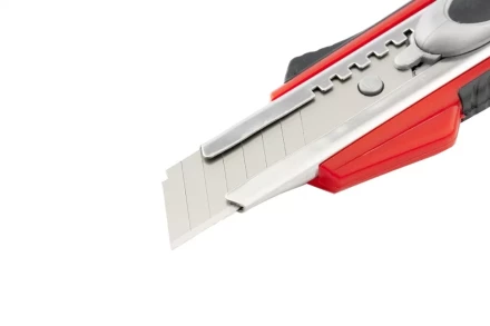 Нож 18мм, выдвижное лезвие, металлическая направляющая, двойная фиксация, эргономичная двухкомпонентная рукоятка MATRIX QUIK BLADE 78936 купить в Когалыме