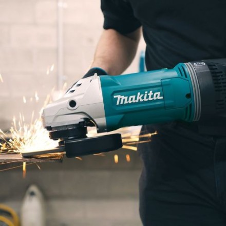 Угловая шлифовальная машина Makita GA7071X1 купить в Когалыме