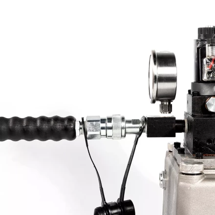 Насосная гидравлическая станция КВТ ПМЭ-7020у объем маслобака 2.0 л с удержанием (79664) купить в Когалыме