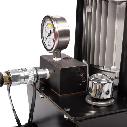 Насосная гидравлическая станция КВТ ПМЭ-7100 объем маслобака 10.0 л (230 В/50 Гц) (91798) купить в Когалыме