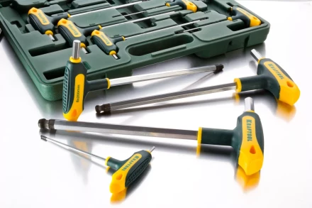 Набор KRAFTOOL Ключи "INDUSTRIE" имбусовые,Cr-Mo(S2),Т-образные, эргоном двухкомп рукоятка,HEX,с шариком,9 шт,в боксе 27454-H9 купить в Когалыме