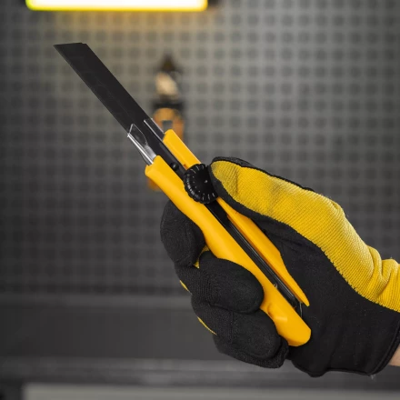 Нож Denzel, 18 мм, сменное лезвие, SK4, метал. направляющая, винтовой фиксатор, 78943 купить в Когалыме