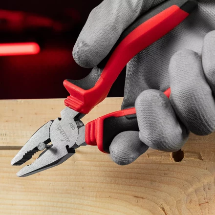 Плоскогубцы комбинированные Matrix, 160 мм, хром-ванадий, двухкомпонентные рукоятки, 17090 купить в Когалыме