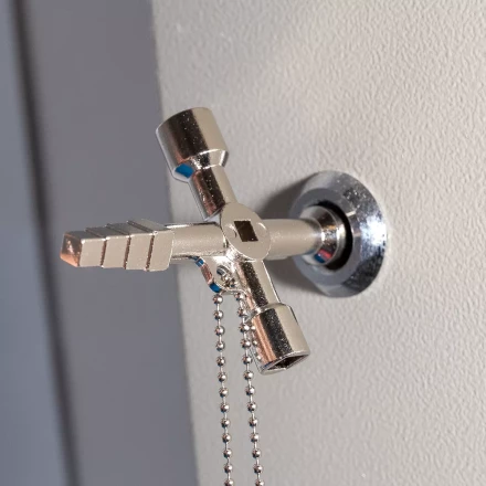 Ключ для электрошкафов КВТ КЭШ-5М с 5 профилями и битой «крест/шлиц» (84624) купить в Когалыме