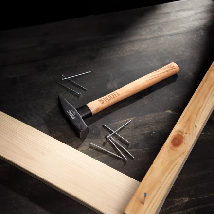 Молоток слесарный, 500 г Denzel, кованый квадратный боек, буковая рукоятка, 10429 купить в Когалыме