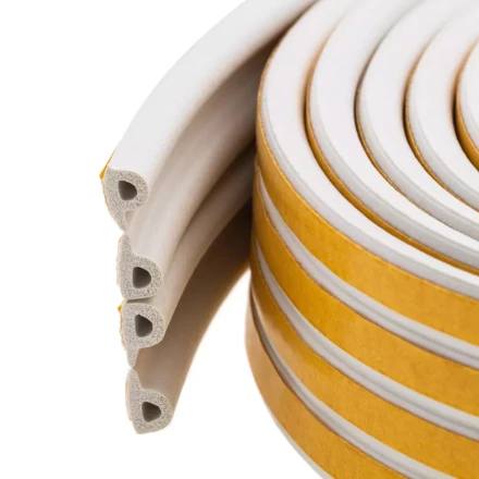 Уплотнитель резиновый, 12 м, профиль "P", белый Сибртех 88907 купить в Когалыме