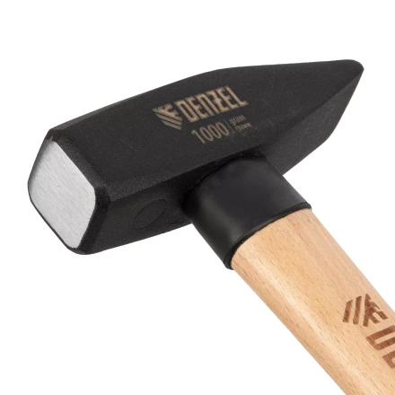 Молоток слесарный, 1000 г Denzel, кованый квадратный боек, буковая рукоятка 10437 купить в Когалыме