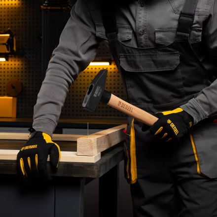 Молоток слесарный, 1000 г Denzel, кованый квадратный боек, буковая рукоятка 10437 купить в Когалыме