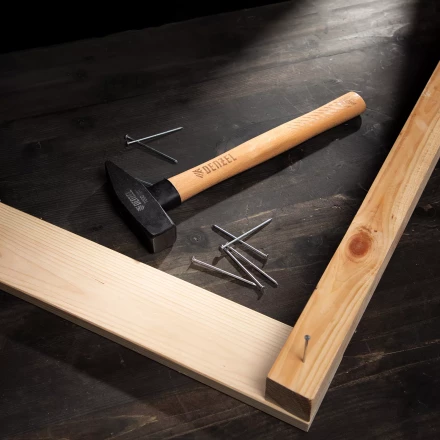 Молоток слесарный, 1000 г Denzel, кованый квадратный боек, буковая рукоятка 10437 купить в Когалыме