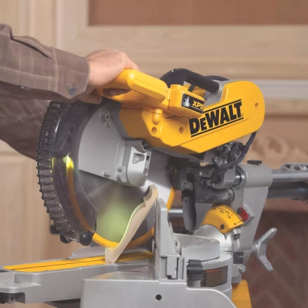 Пила торцовочная DeWalt DWS 780 XPS купить в Когалыме