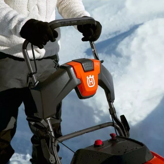 Бензиновый снегоуборщик Husqvarna ST 131 купить в Когалыме
