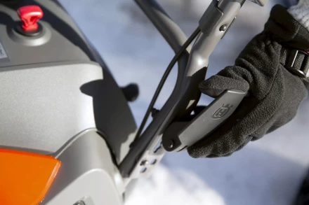 Бензиновый снегоуборщик Husqvarna ST 131 купить в Когалыме