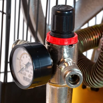 Компрессор воздушный, ременный привод BCI5500-T/200, 5.5 кВт, 200 литров, 850 л/мин Denzel 58128 купить в Когалыме