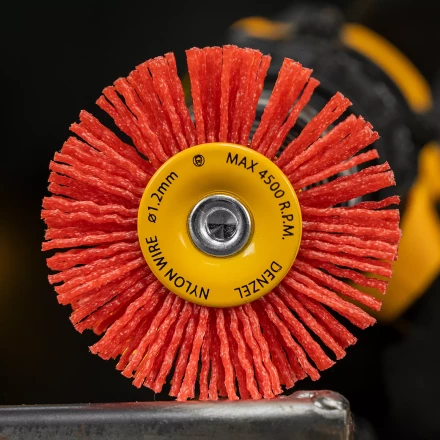 Щетка для дрели Denzel, 65 мм, Плоская, со шпилькой, нейлоновая щетина, 74433 купить в Когалыме