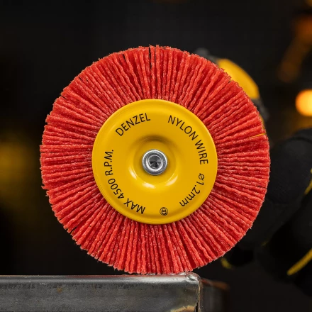 Щетка для дрели Denzel, 100 мм, Плоская, со шпилькой, нейлоновая щетина, 74434 купить в Когалыме