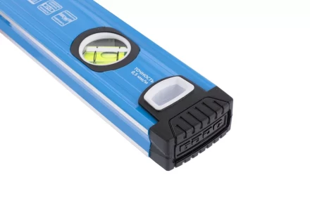 Уровень алюминиевый 600 мм профиль 1.6 мм фрезерованный ударопрочные заглушки 3 глазка БАРС 34422 купить в Когалыме