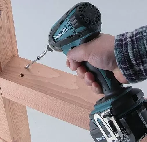Аккумуляторная дрель -шуруповерт Makita DTD146RFE купить в Когалыме